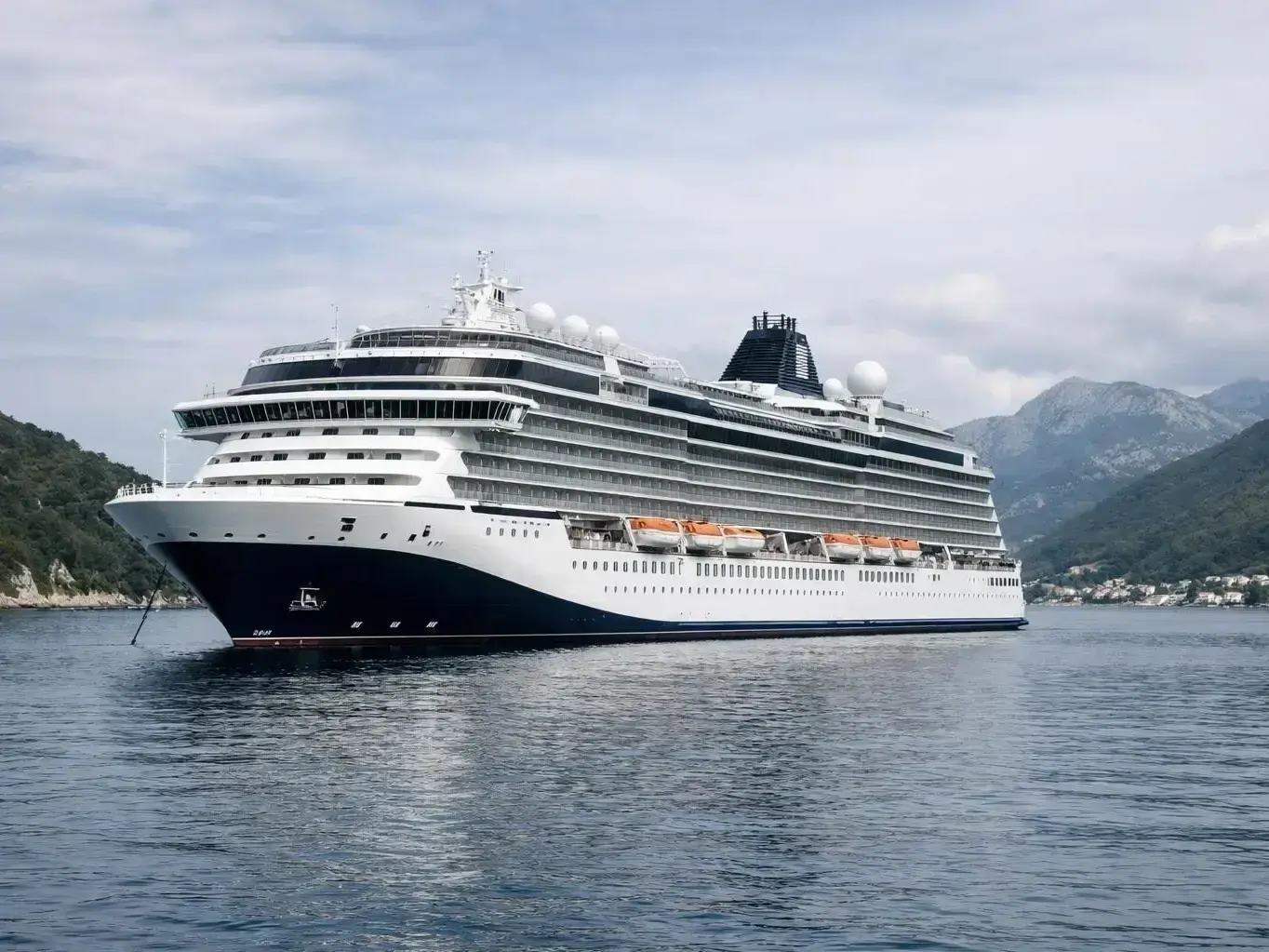 Cruise Tour in Gilbert - Luxe Cruise and Tour